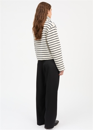 Nessa t-neck bluse Ecru/Navy Skall Studio 